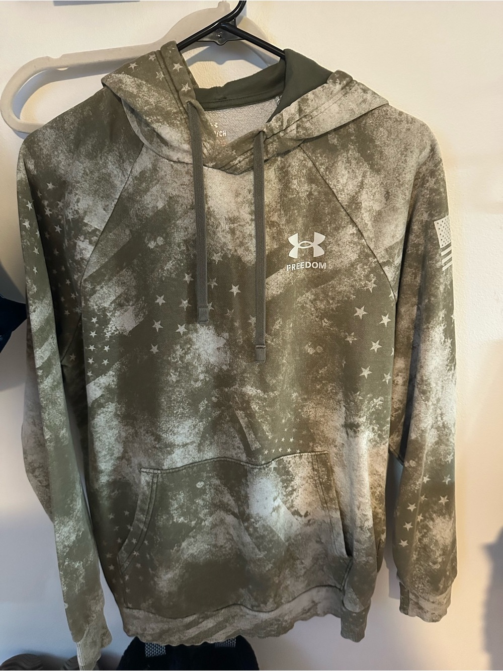 Under armour Freedom Hooded Sweatshirt size Small - Stars and Flag